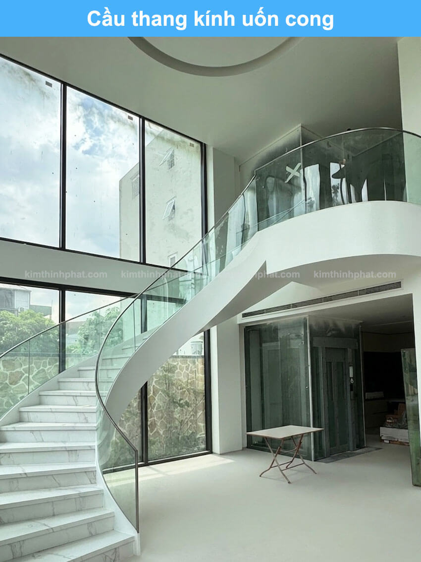 Cầu thang kính cong hiện đại