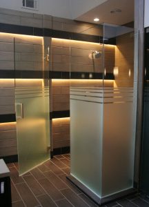 Thi công vách kính tắm mờ đẹp