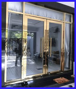 Mẫu cửa kính cường lực inox mạ vàng đẹp