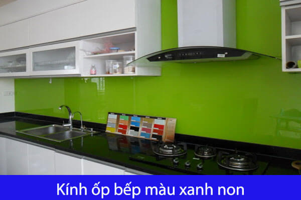 Kính ốp bếp màu xanh non được ưa chuộng