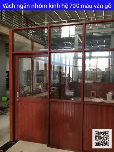 Vách ngăn nhôm kính hệ 700 màu vân gỗ