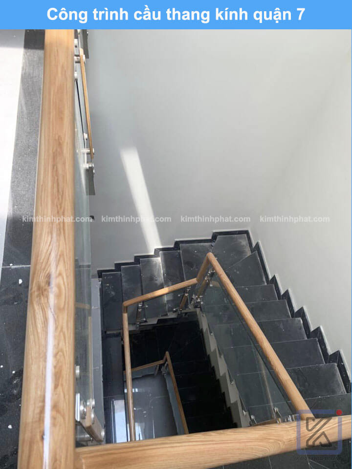 Công trình cầu thang kính quận 7
