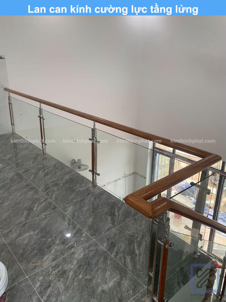 Lan can kính cường lực tầng lửng