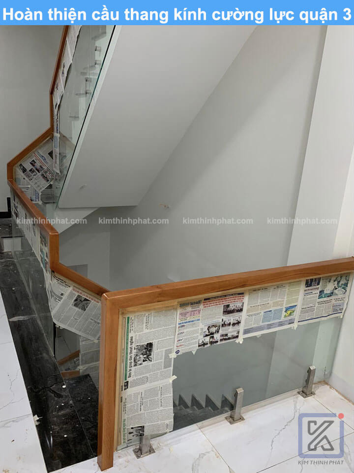Hoàn thiện cầu thang kính cường lực tại quận 3