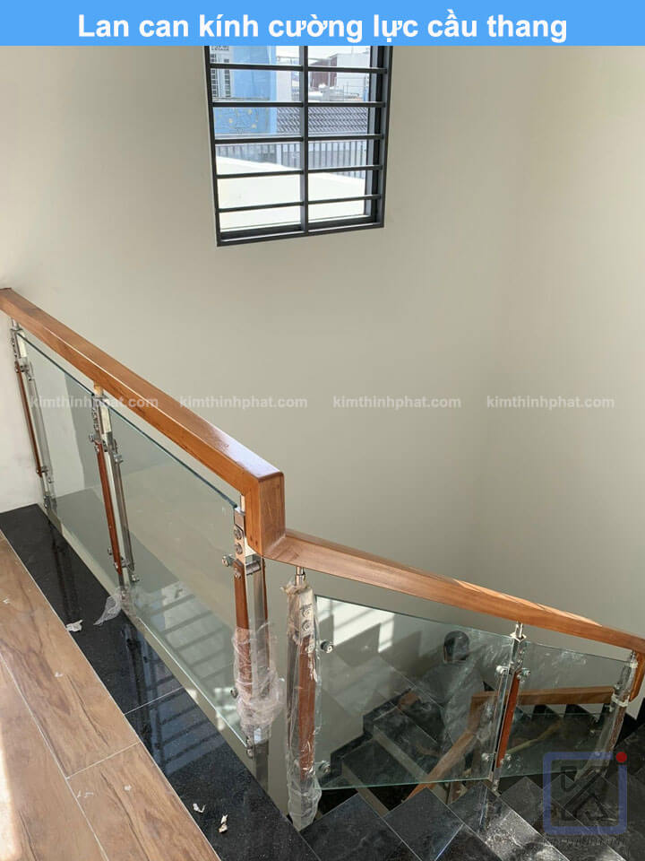 Lan can kính cường lực cầu thang