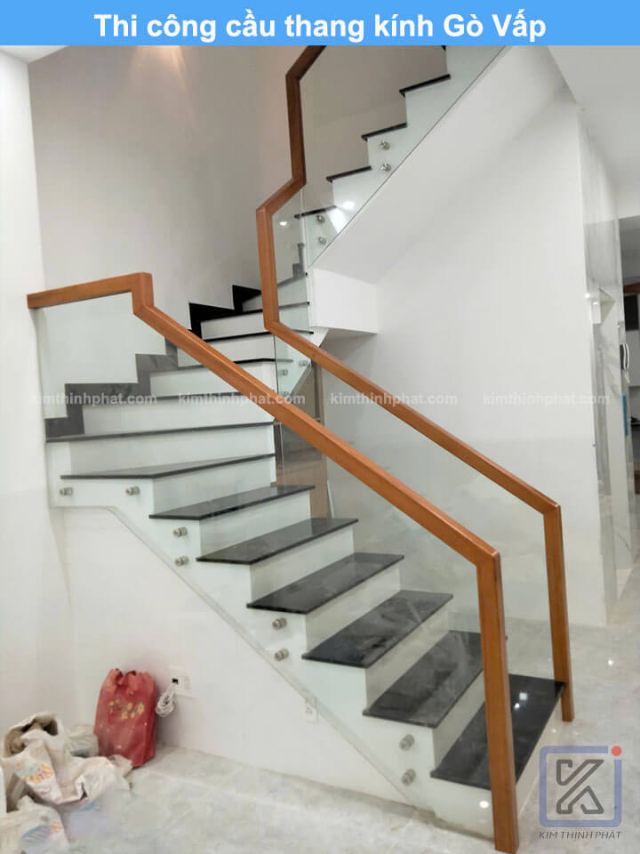 Thi công cầu thang kính Gò Vấp